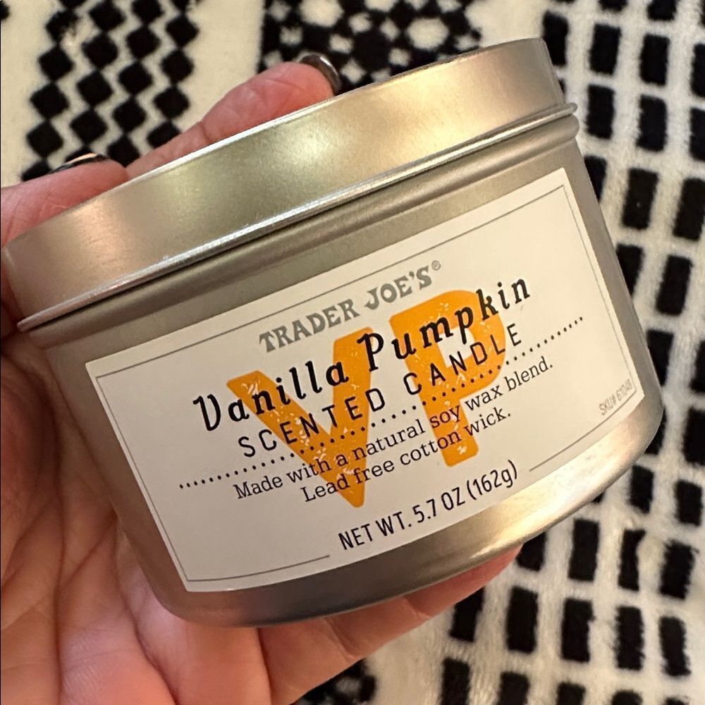 TRADER JOE'S Scented Candle Vanilla Pumpkin 5.7 oz. Soy Wax